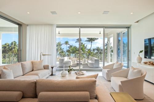 Three Bedroom Oceanfront Residence with Pool