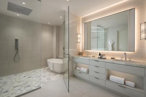 Four Bedroom Oceanfront Rooftop Pool Residence