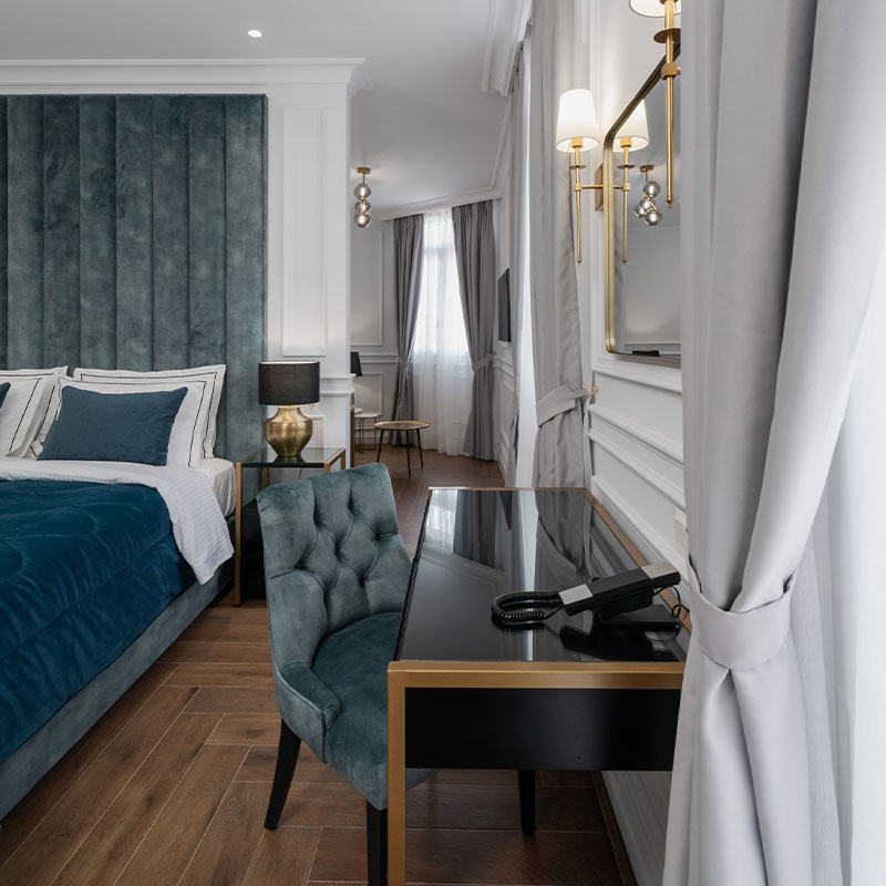 King Suite with Sundeck & Jacuzzi
