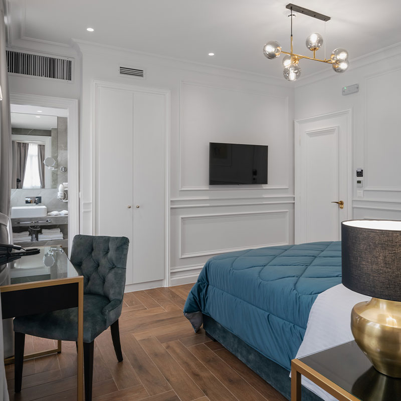 King Suite with Sundeck & Jacuzzi
