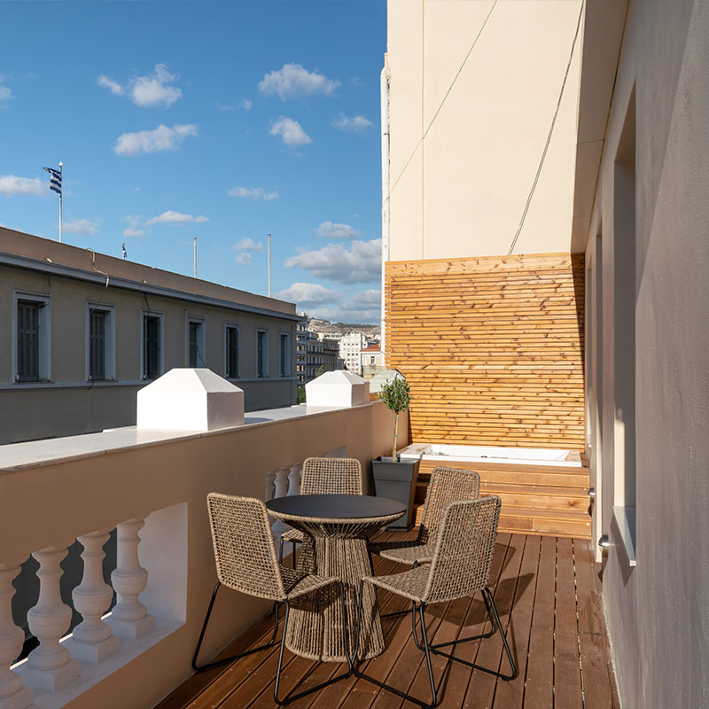 King Suite with Sundeck & Jacuzzi