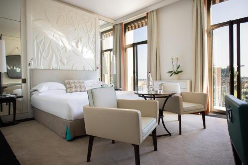 Deluxe Sea And Garden View Room With Balcony