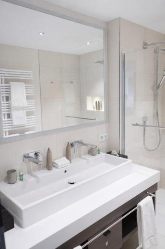 Junior Suite With Pool View