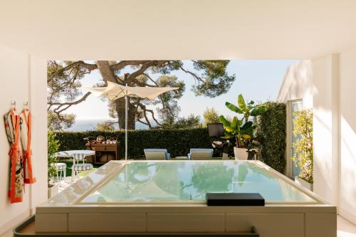 Surrenne Suite