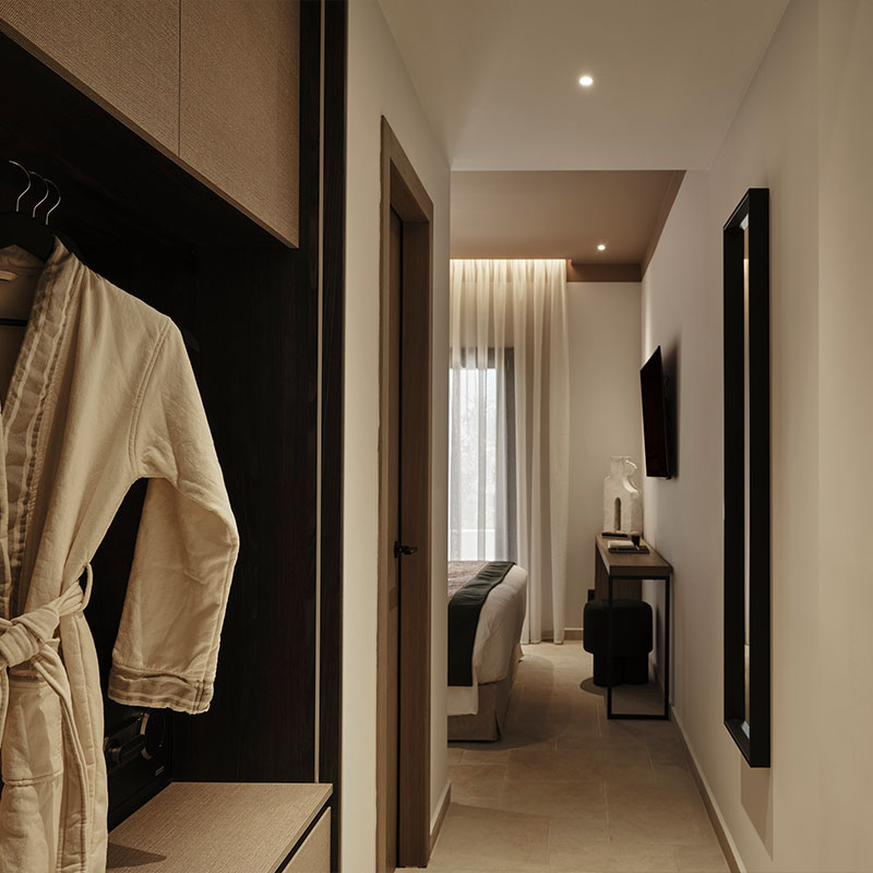 Open Plan Suite with Balcony 