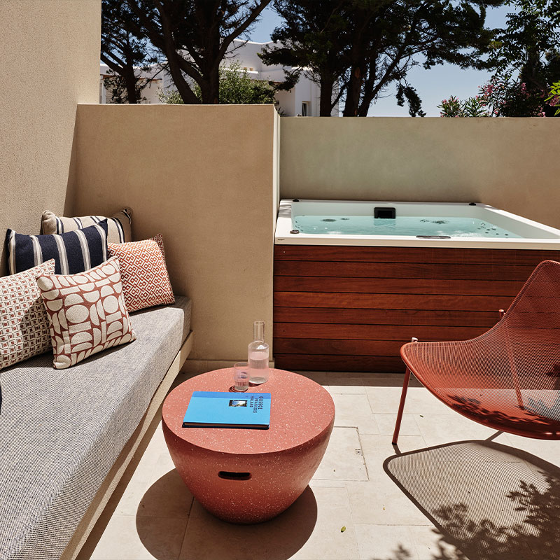 Open Plan Suite with Hot Tub 