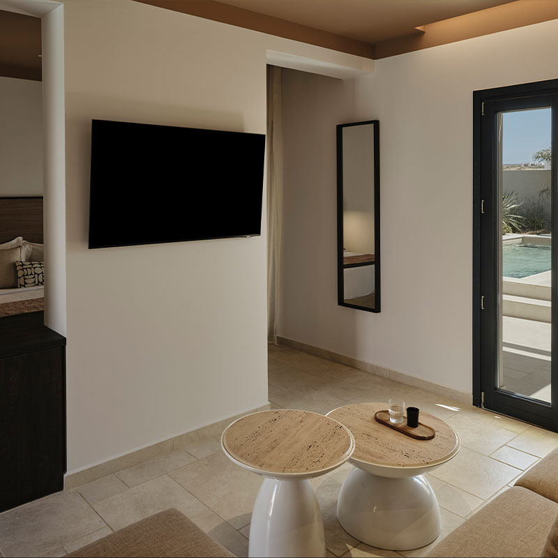 Open Plan Suite with Private Pool