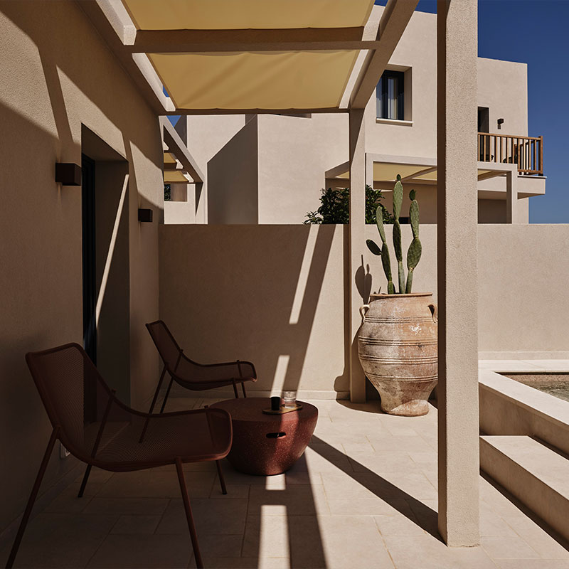 Open Plan Suite with Private Pool