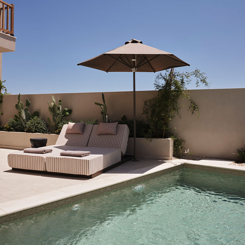 Open Plan Suite with Private Pool