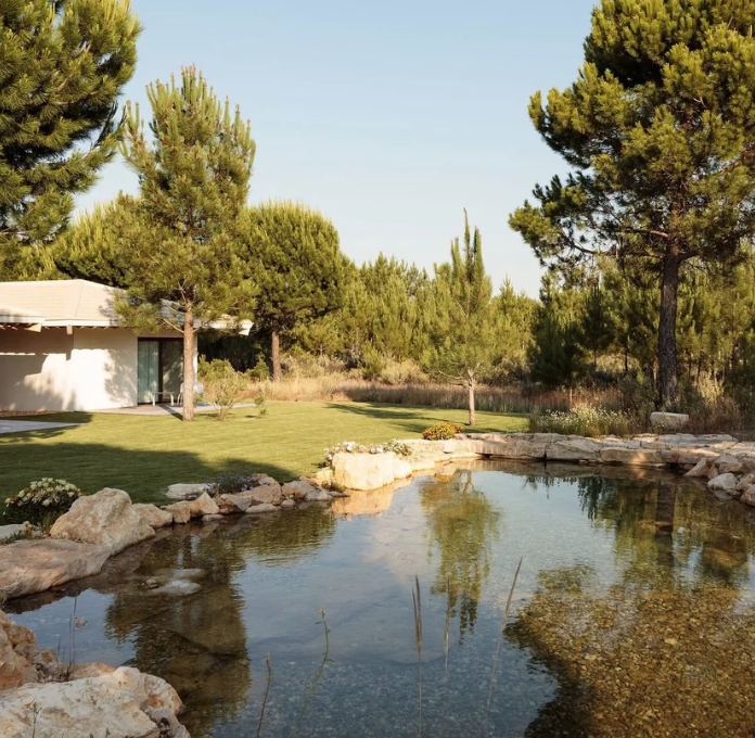 Three-Bedroom Villa with Lake