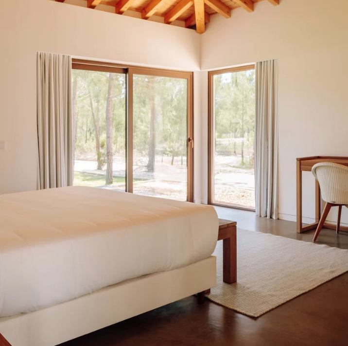 Three-Bedroom Villa with Lake