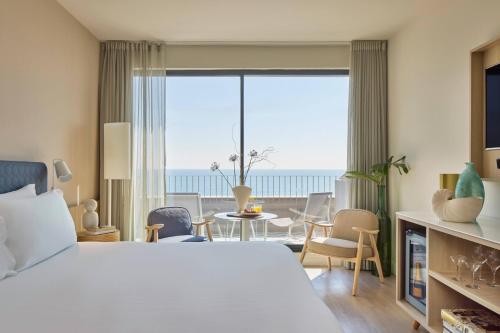 Superior ME Corner Sea View