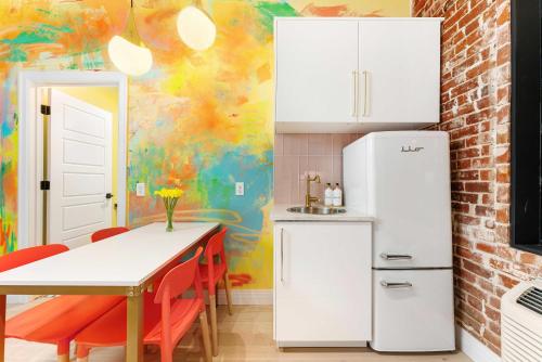 Romelle Art Suite 102