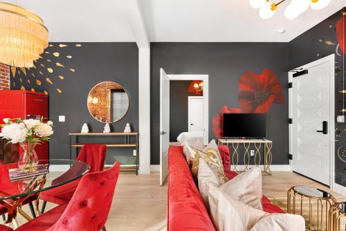 GINA ILCZYSZYN Art Suite 106