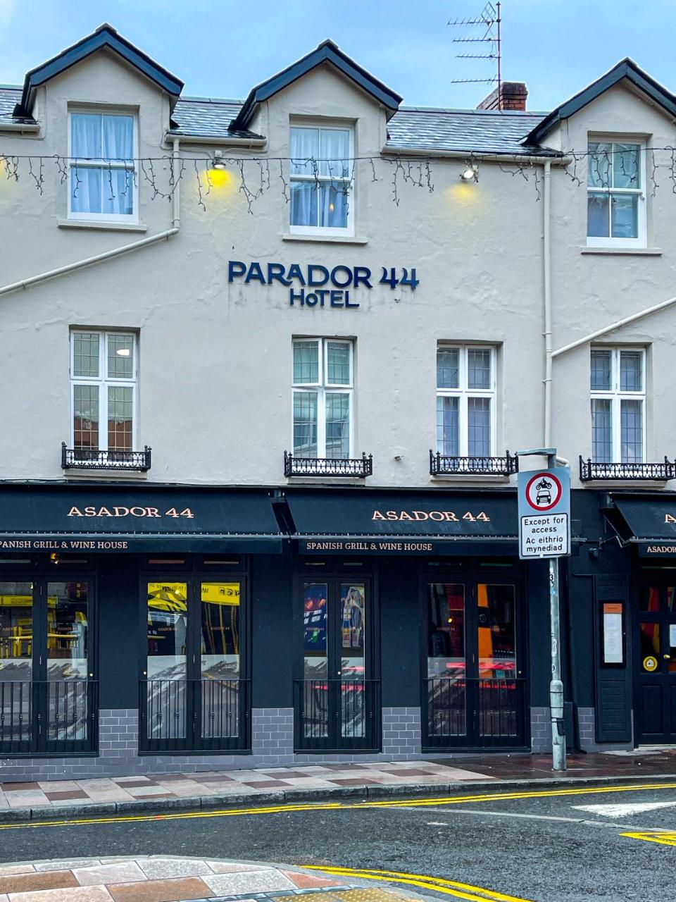 Parador 44