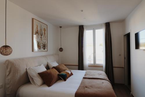 Double Room with Partial Sea View
