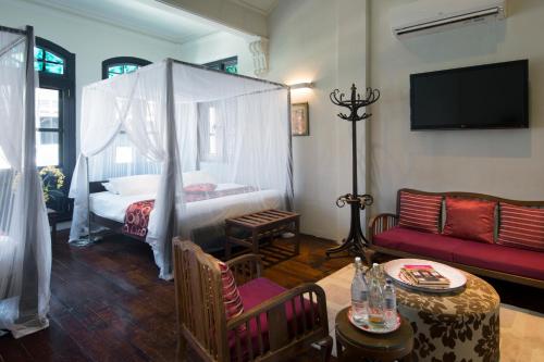 Noordin Suite