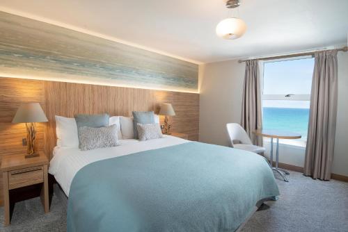 Double or Twin Room with Sea View