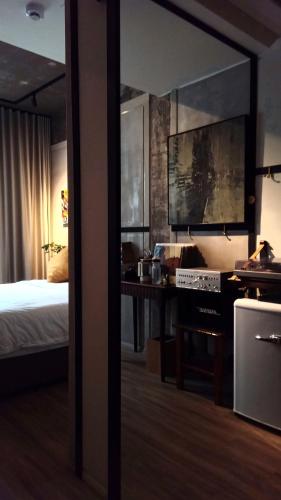 The Artist Room: No Television, Just Life!