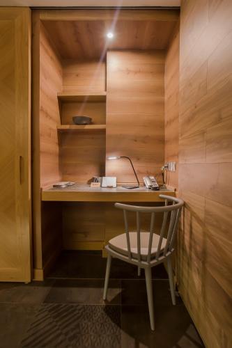Double Room - No Window