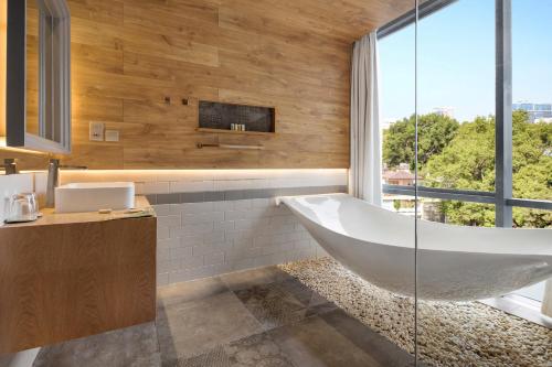 Corner Suite with Spa Offer