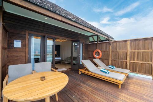 Ocean Jacuzzi Villa