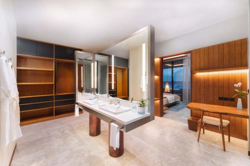 Sunset Ocean Pool Villa