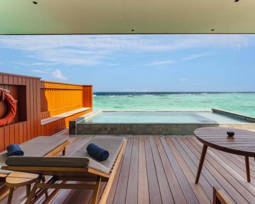 Sunset Ocean Pool Villa