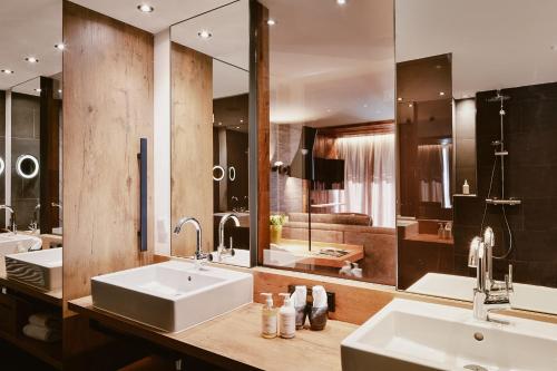 Deluxe Double Room with Shower