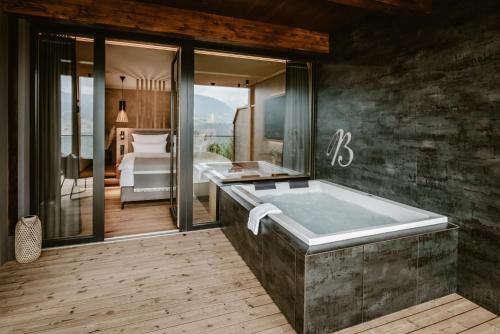 Suite with Spa Bath