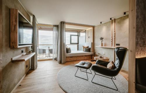 Suite with Mountain View