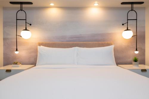 King Corner Room