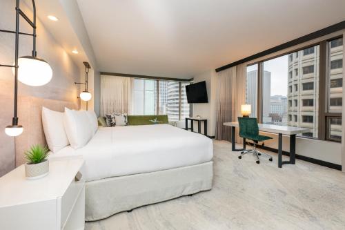 King Corner Room