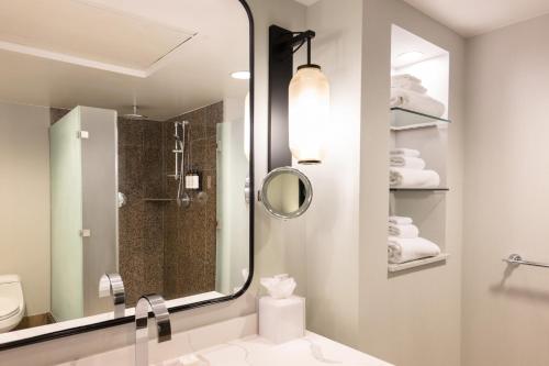 Junior King Suite with Water View