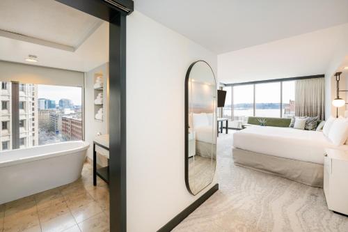 King Corner Room with Water View