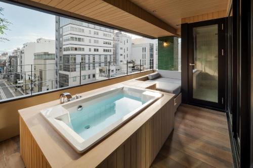 Suite with Hot Tub