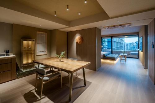 Suite with Hot Tub
