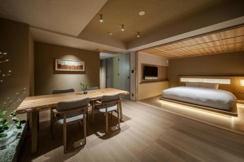 Suite with Hot Tub