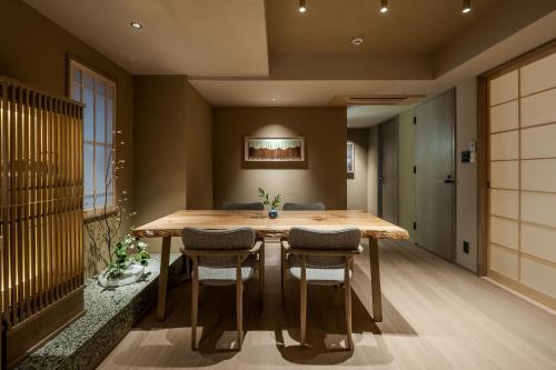 Suite with Hot Tub