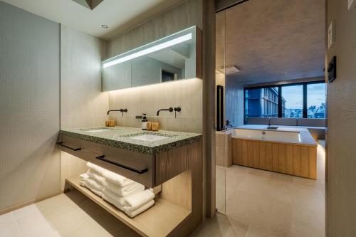 Suite with Hot Tub