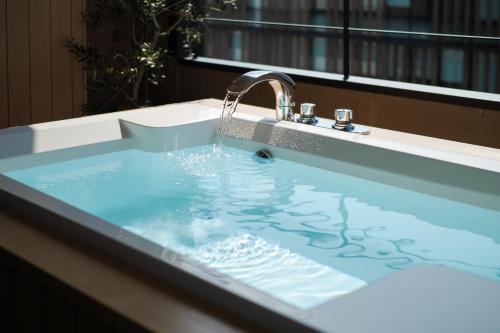 Suite with Hot Tub