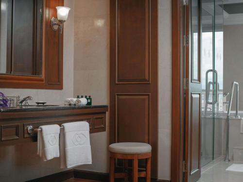 Prestige Suite with Executive Lounge Access