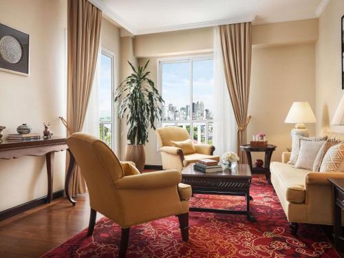 Junior King Suite with Club Access
