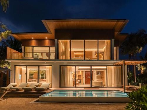 Two Bedroom Lagoon Beach Pool Loft