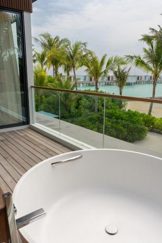 Two Bedroom Lagoon Beach Pool Loft