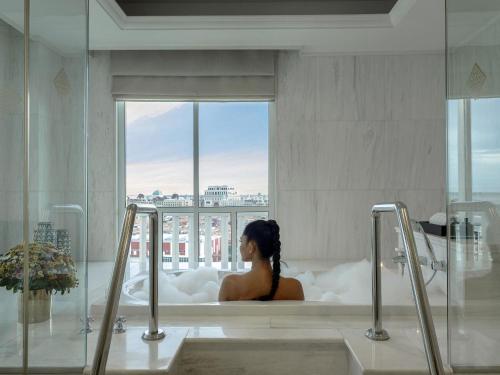 Opera King Suite with Club Access