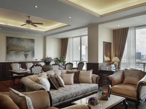 Opera King Suite with Club Access