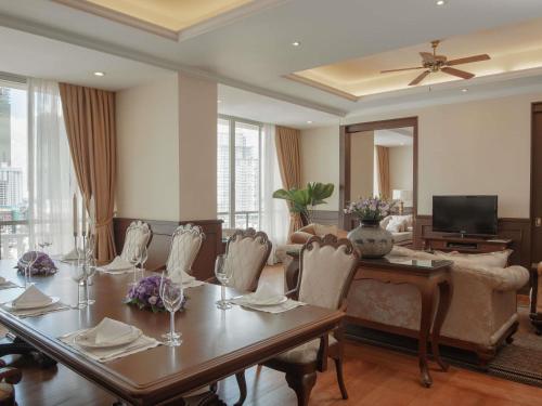 Opera King Suite with Club Access