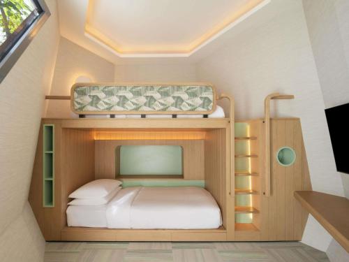 Family Beach Pool Villa with Capsule