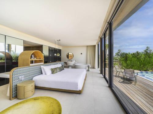 Family Beach Pool Villa with Capsule